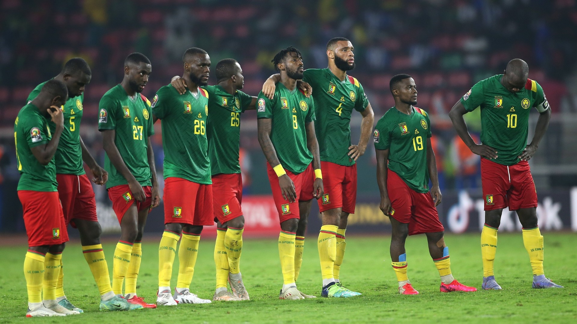 Đội tuyển Cameroon ăn mừng có vé vào vòng bảng World Cup
